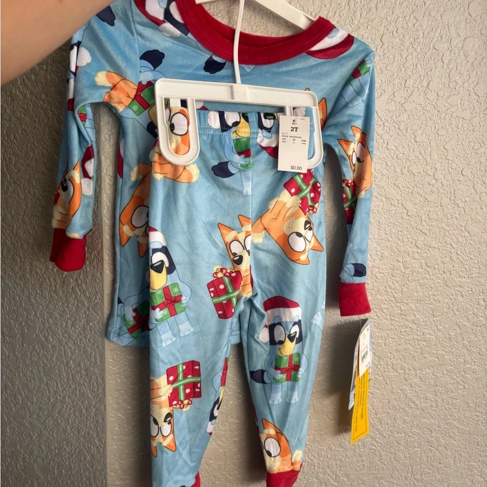 Bluey Christmas Pajama Set Size 2T - Picture 2 of 2